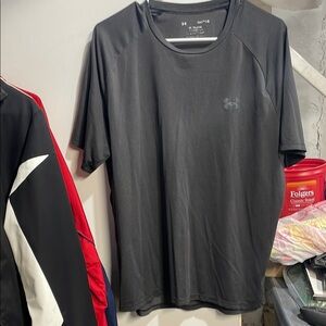 Under Armour Men's Black T-Shirt